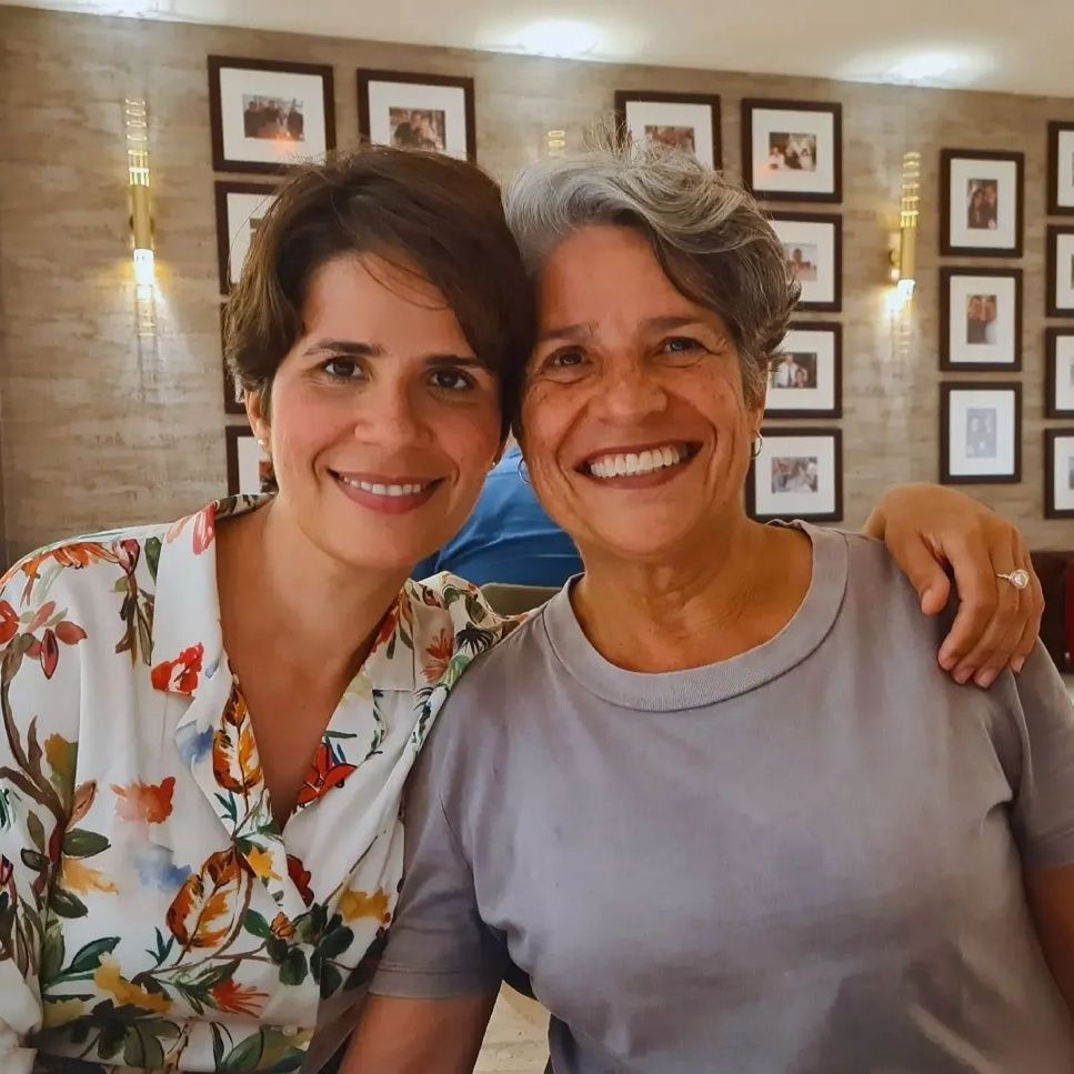Tereza e Mari Galante sorrindo